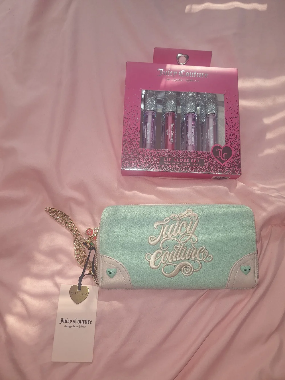 Juicy Couture Black Velvet Wristlet with Chain Detail&eyeshadow Palette